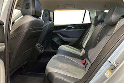 harmaa Volkswagen Passat 2024 kuva 8.