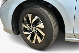 harmaa Volkswagen Passat 2024 kuva 9.