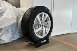 harmaa Volkswagen Passat 2024 kuva 10.