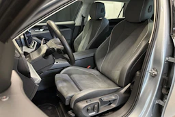 harmaa Volkswagen Passat 2024 kuva 14.