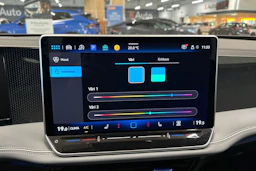 harmaa Volkswagen Passat 2024 kuva 18.
