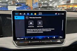 harmaa Volkswagen Passat 2024 kuva 19.