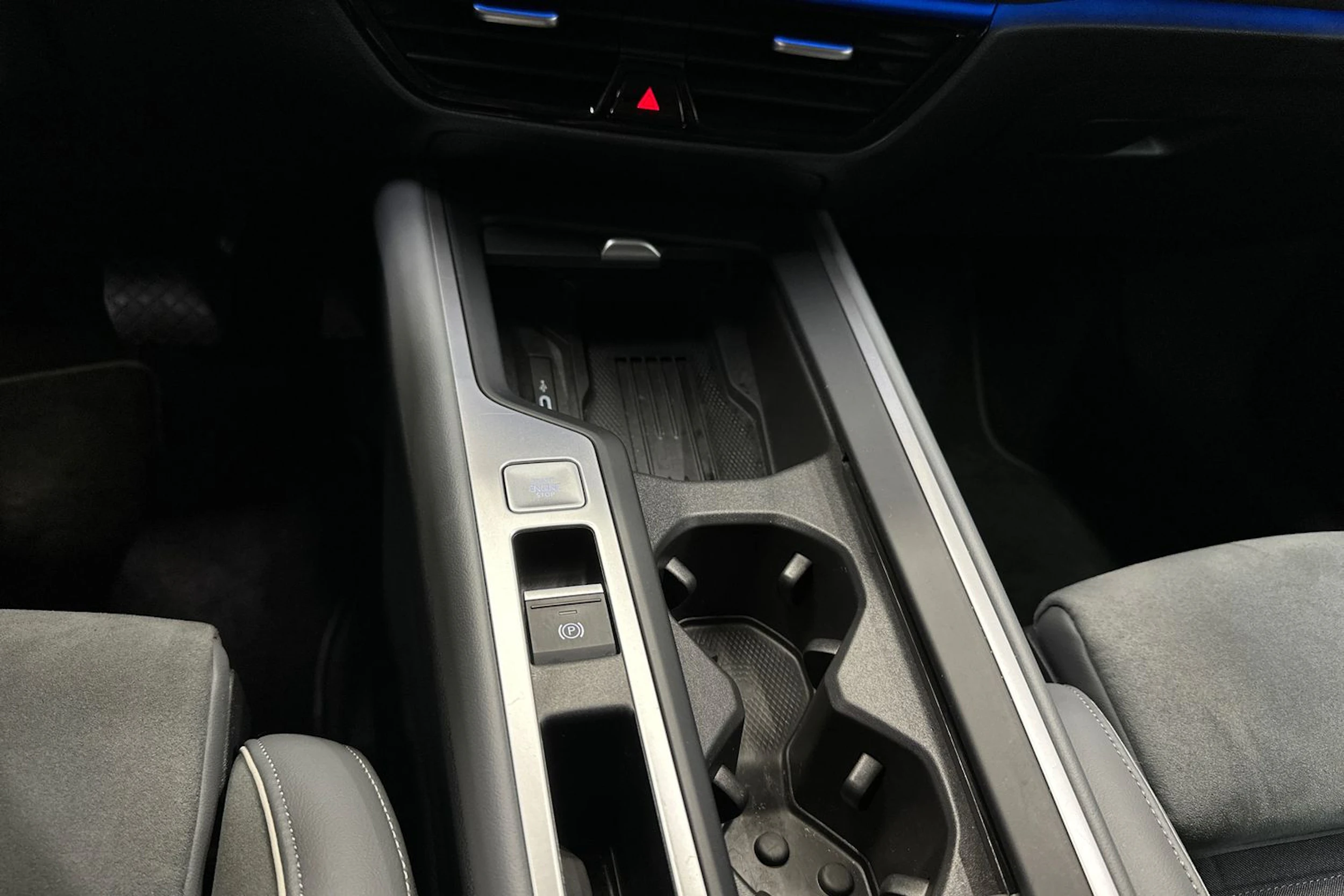 harmaa Volkswagen Passat 2024 kuva 21.