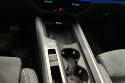 harmaa Volkswagen Passat 2024 kuva 21.