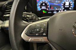 harmaa Volkswagen Passat 2024 kuva 23.