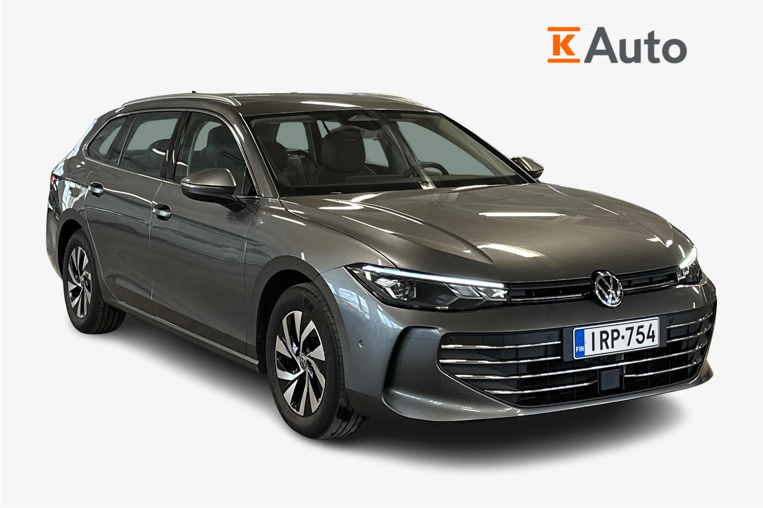 harmaa Volkswagen Passat 2024 kuva 1.