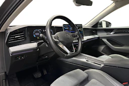 harmaa Volkswagen Passat 2024 kuva 8.