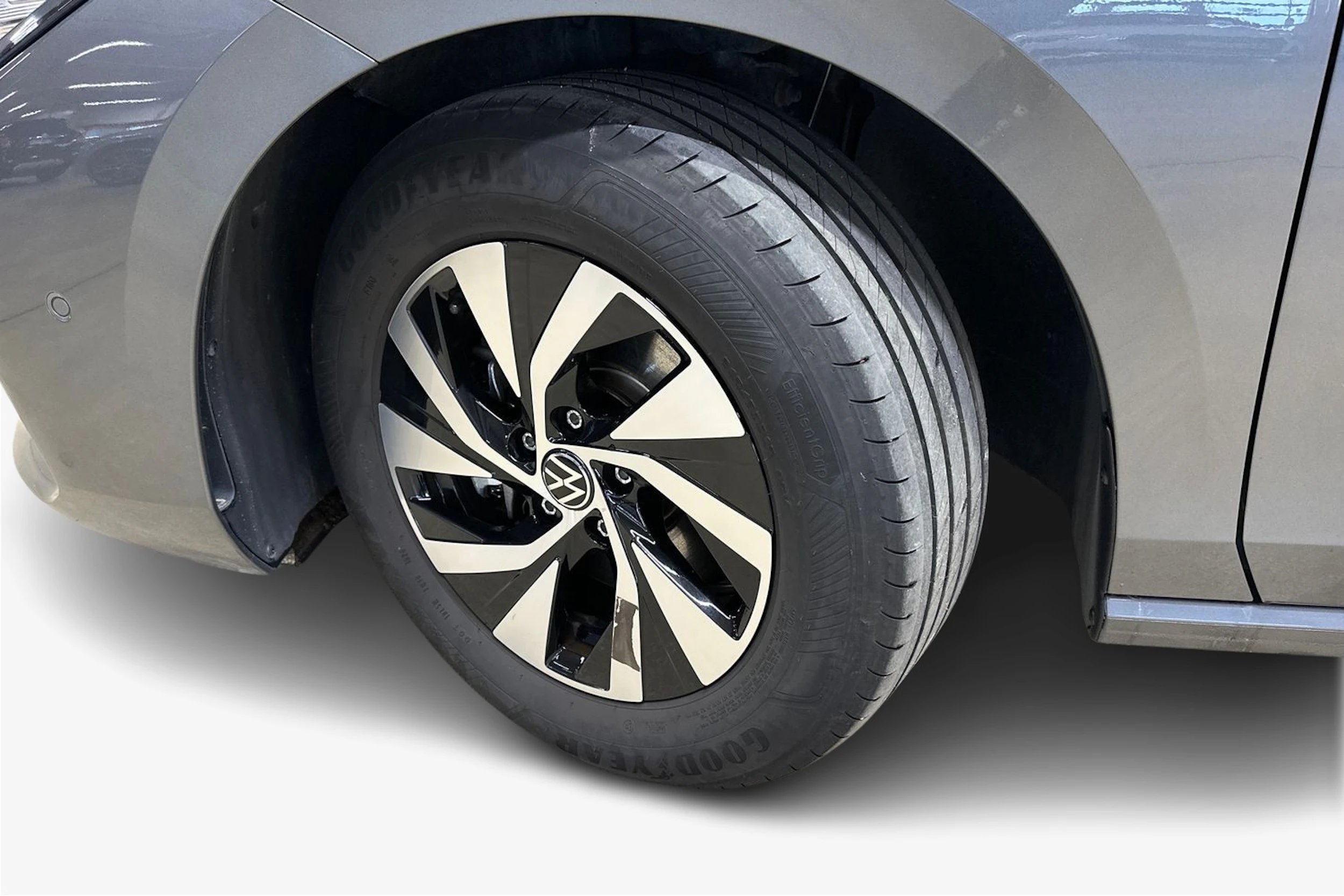 harmaa Volkswagen Passat 2024 kuva 12.