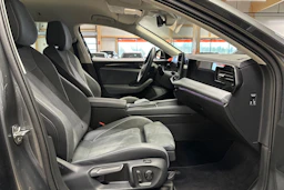 harmaa Volkswagen Passat 2024 kuva 15.
