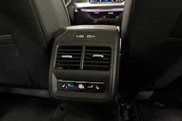 harmaa Volkswagen Passat 2024 kuva 17.