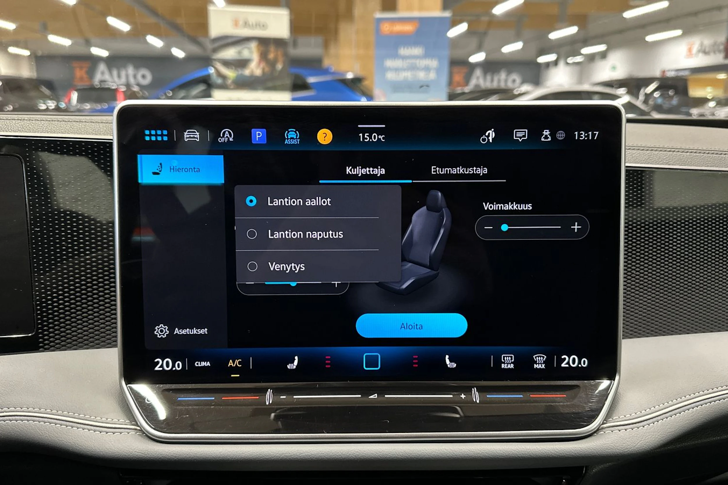 harmaa Volkswagen Passat 2024 kuva 21.