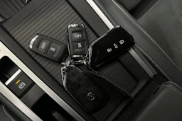harmaa Volkswagen Passat 2024 kuva 26.