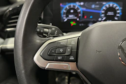 harmaa Volkswagen Passat 2024 kuva 28.