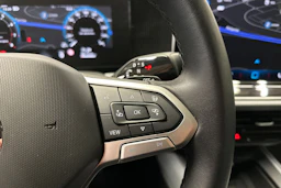 harmaa Volkswagen Passat 2024 kuva 29.