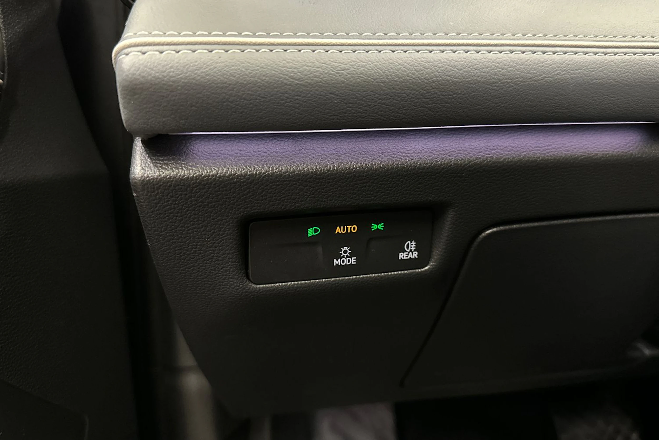 harmaa Volkswagen Passat 2024 kuva 30.
