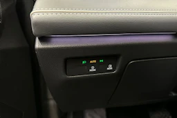 harmaa Volkswagen Passat 2024 kuva 30.