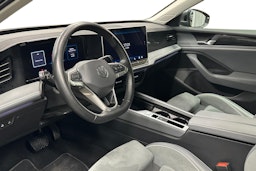 harmaa Volkswagen Passat 2024 kuva 3.