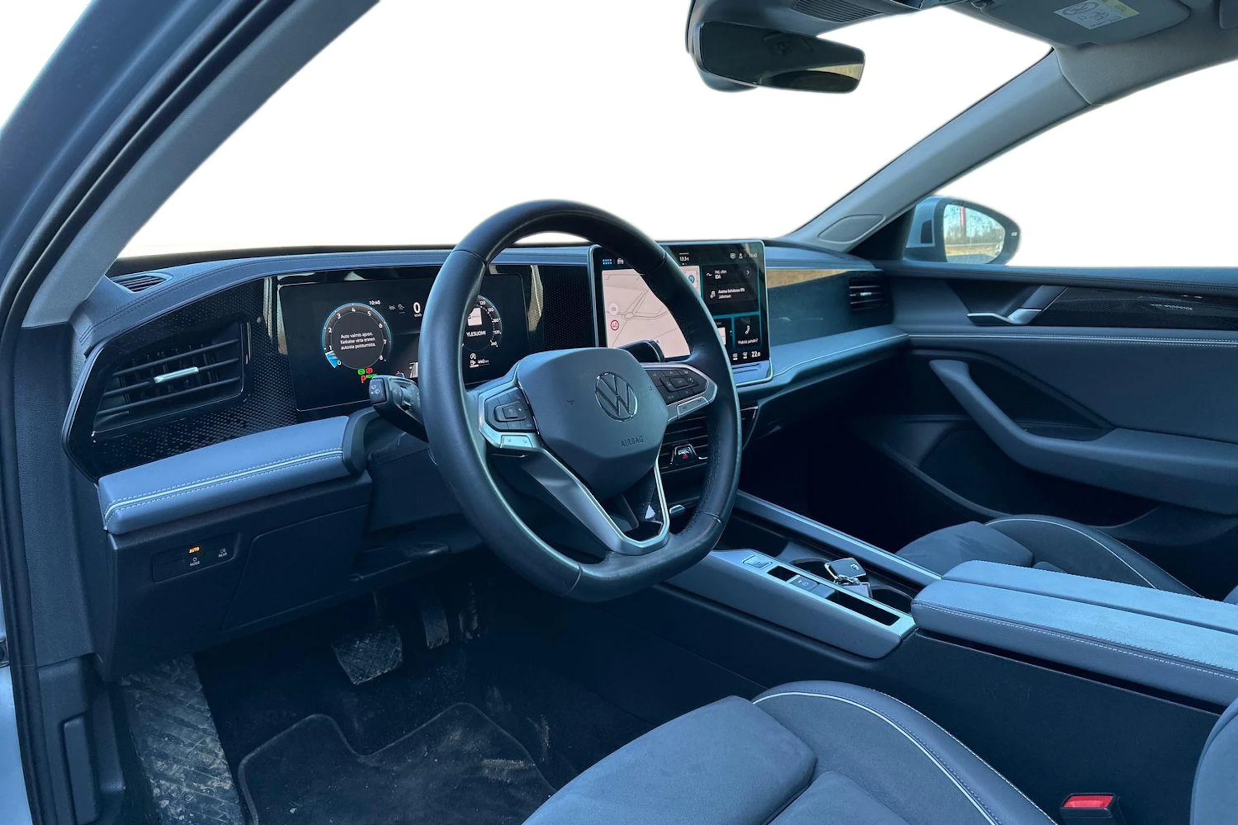 harmaa Volkswagen Passat 2024 kuva 3.