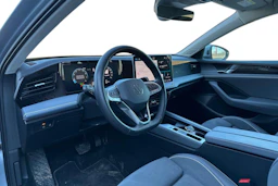 harmaa Volkswagen Passat 2024 kuva 3.