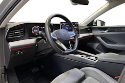 harmaa Volkswagen Passat 2024 kuva 8.