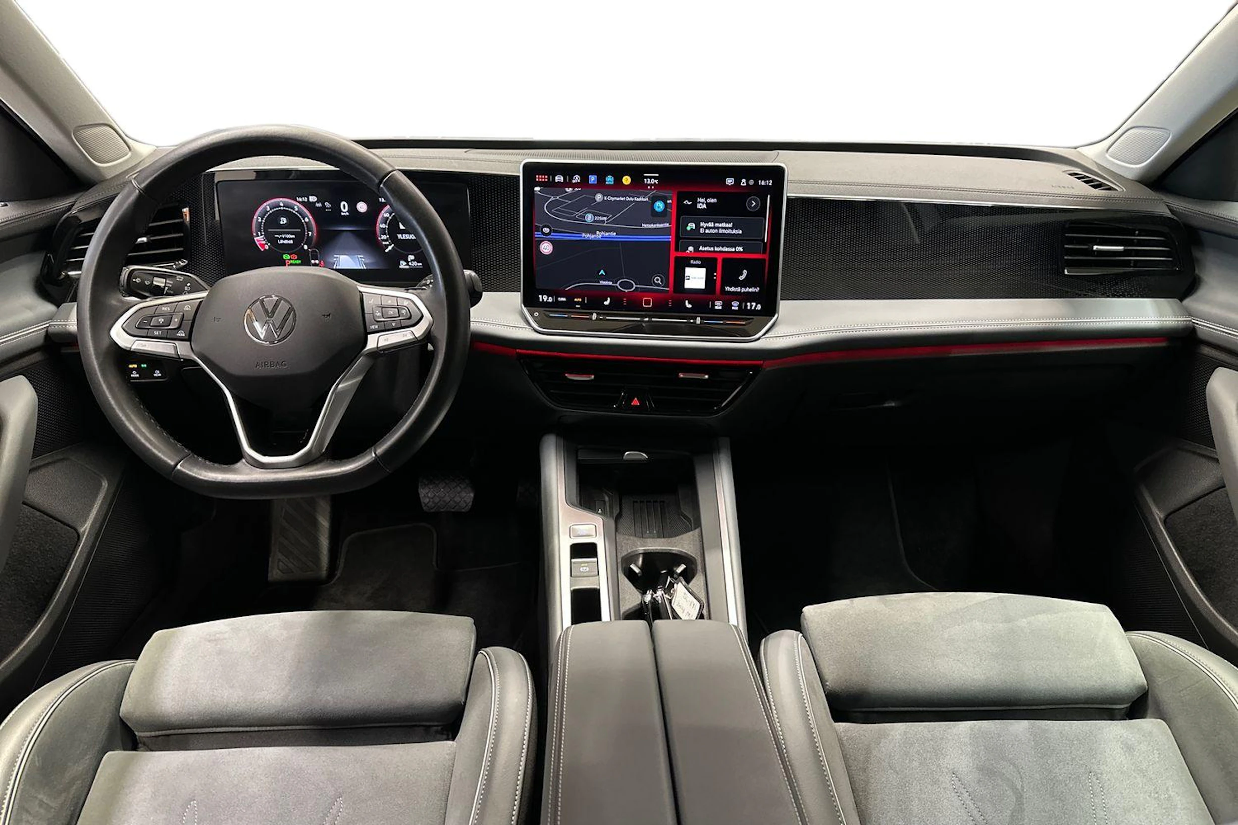 harmaa Volkswagen Passat 2024 kuva 9.