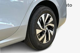 harmaa Volkswagen Passat 2024 kuva 12.