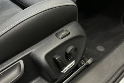 harmaa Volkswagen Passat 2024 kuva 16.