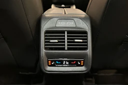 harmaa Volkswagen Passat 2024 kuva 17.