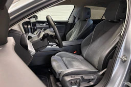 harmaa Volkswagen Passat 2024 kuva 18.