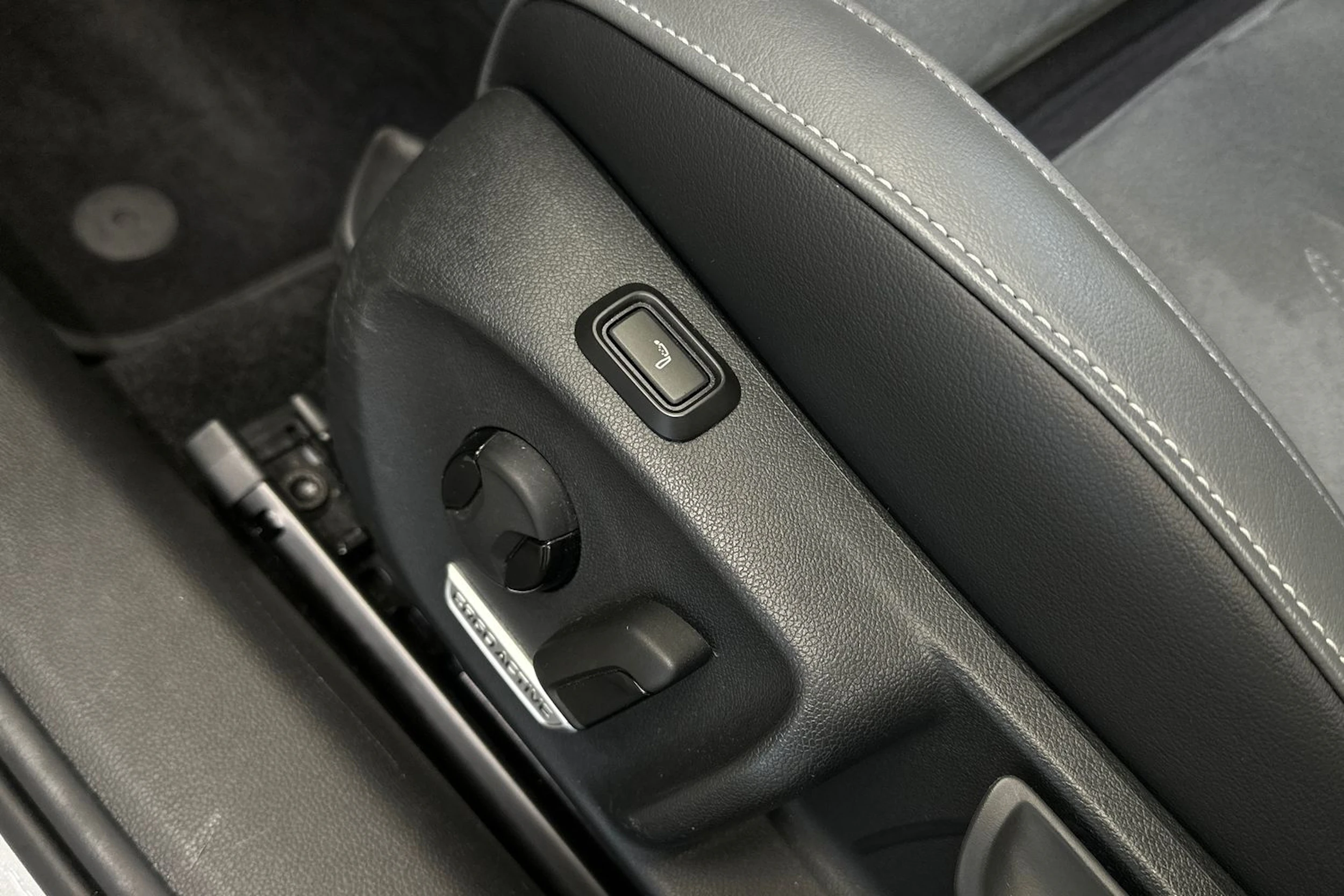 harmaa Volkswagen Passat 2024 kuva 19.
