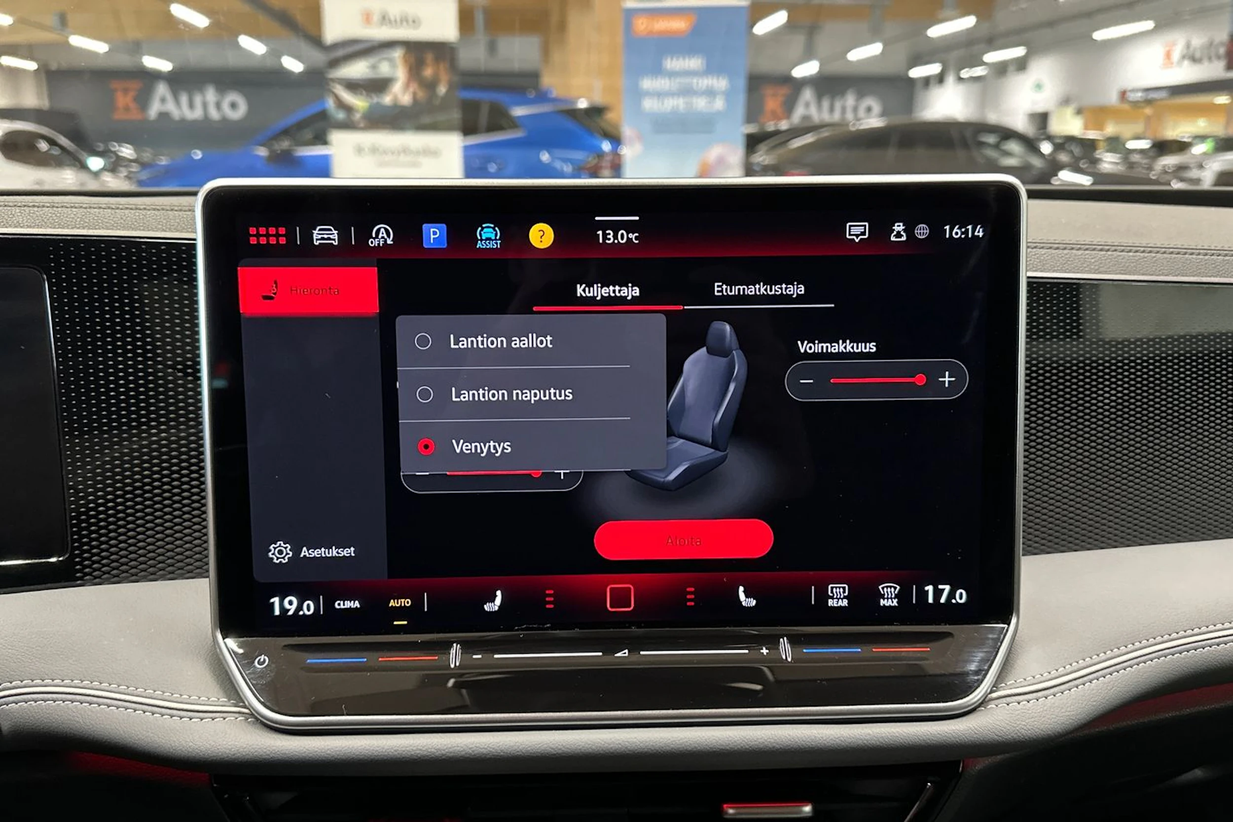 harmaa Volkswagen Passat 2024 kuva 20.