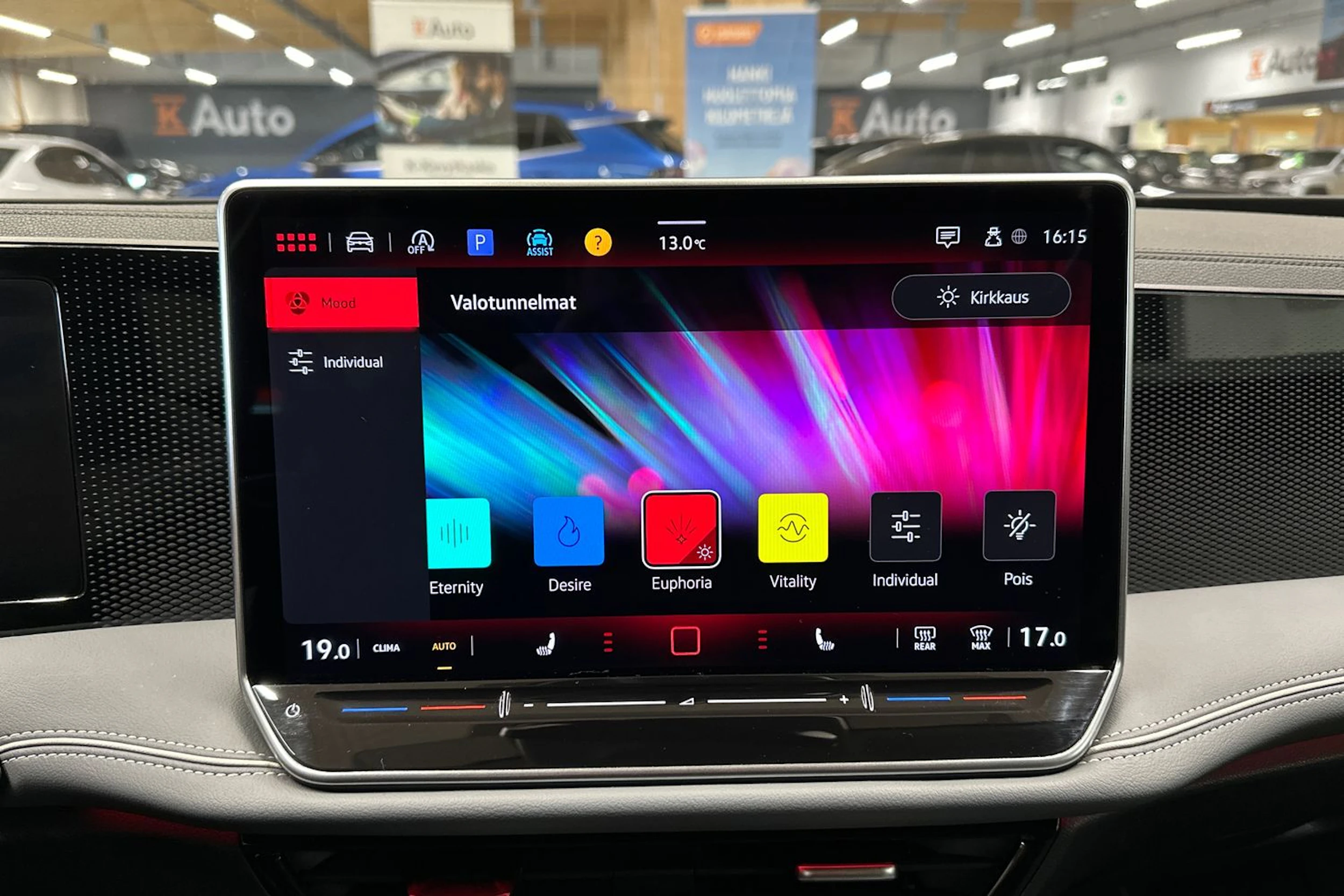 harmaa Volkswagen Passat 2024 kuva 23.