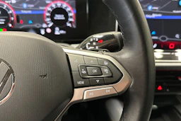 harmaa Volkswagen Passat 2024 kuva 31.