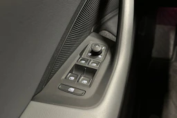 harmaa Volkswagen Passat 2024 kuva 32.