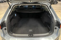 harmaa Volkswagen Passat 2024 kuva 33.
