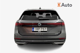 harmaa Volkswagen Passat 2024 kuva 3.