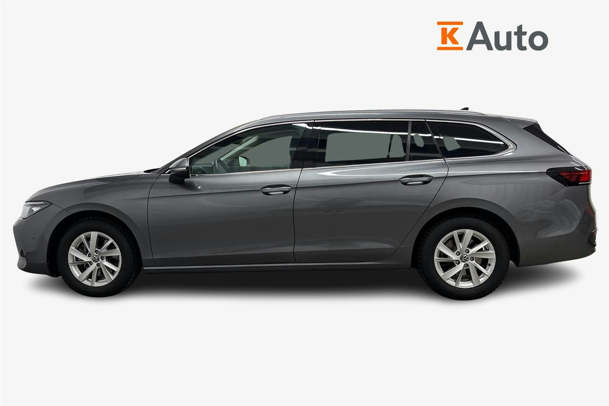 harmaa Volkswagen Passat 2024 kuva 6.