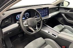 harmaa Volkswagen Passat 2024 kuva 7.