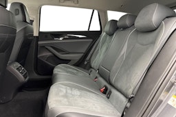 harmaa Volkswagen Passat 2024 kuva 10.