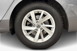 harmaa Volkswagen Passat 2024 kuva 11.