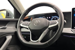 harmaa Volkswagen Passat 2024 kuva 16.