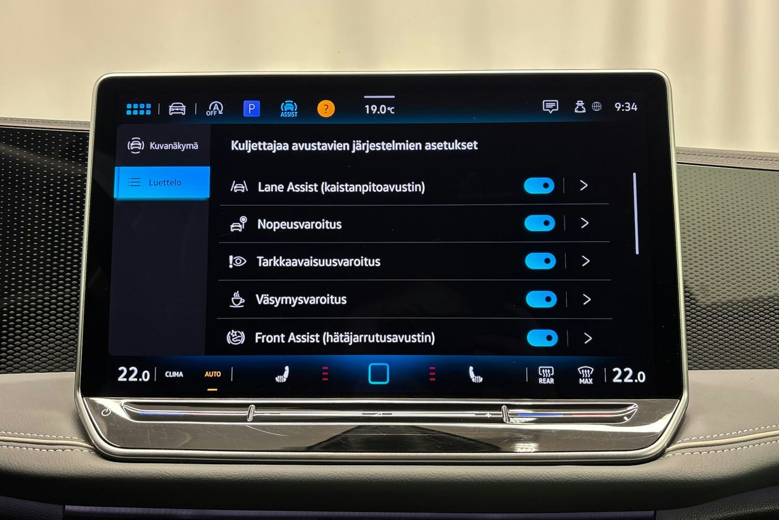 harmaa Volkswagen Passat 2024 kuva 22.