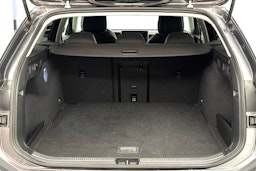 harmaa Volkswagen Passat 2024 kuva 26.