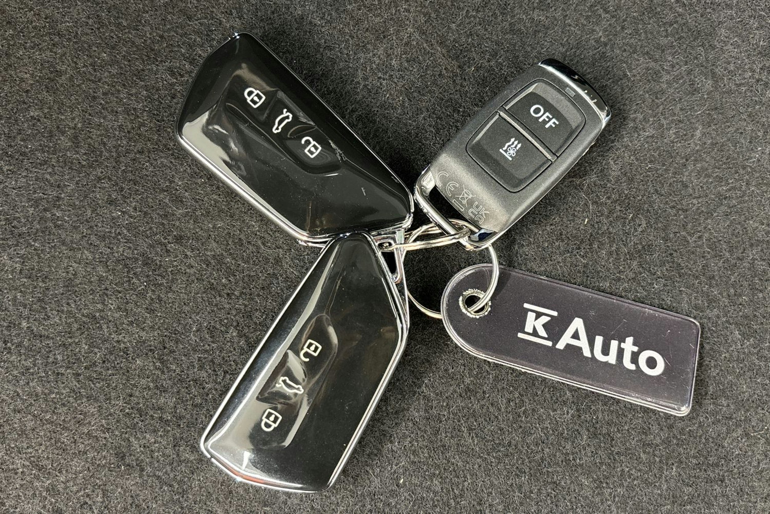 harmaa Volkswagen Passat 2024 kuva 27.