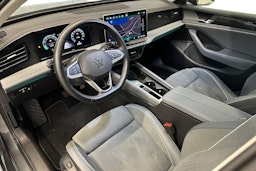 harmaa Volkswagen Passat 2024 kuva 7.