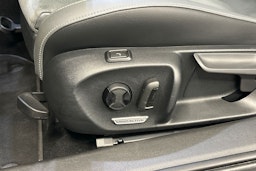 harmaa Volkswagen Passat 2024 kuva 13.