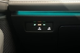 harmaa Volkswagen Passat 2024 kuva 15.