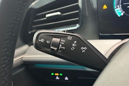 harmaa Volkswagen Passat 2024 kuva 16.