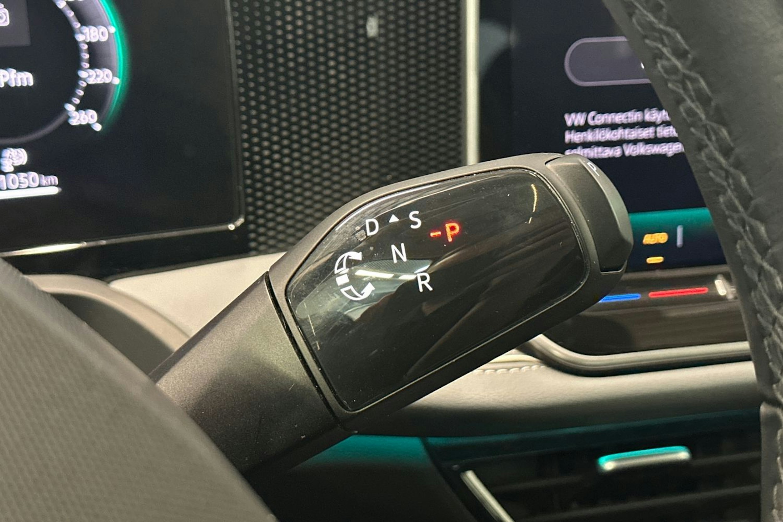 harmaa Volkswagen Passat 2024 kuva 18.