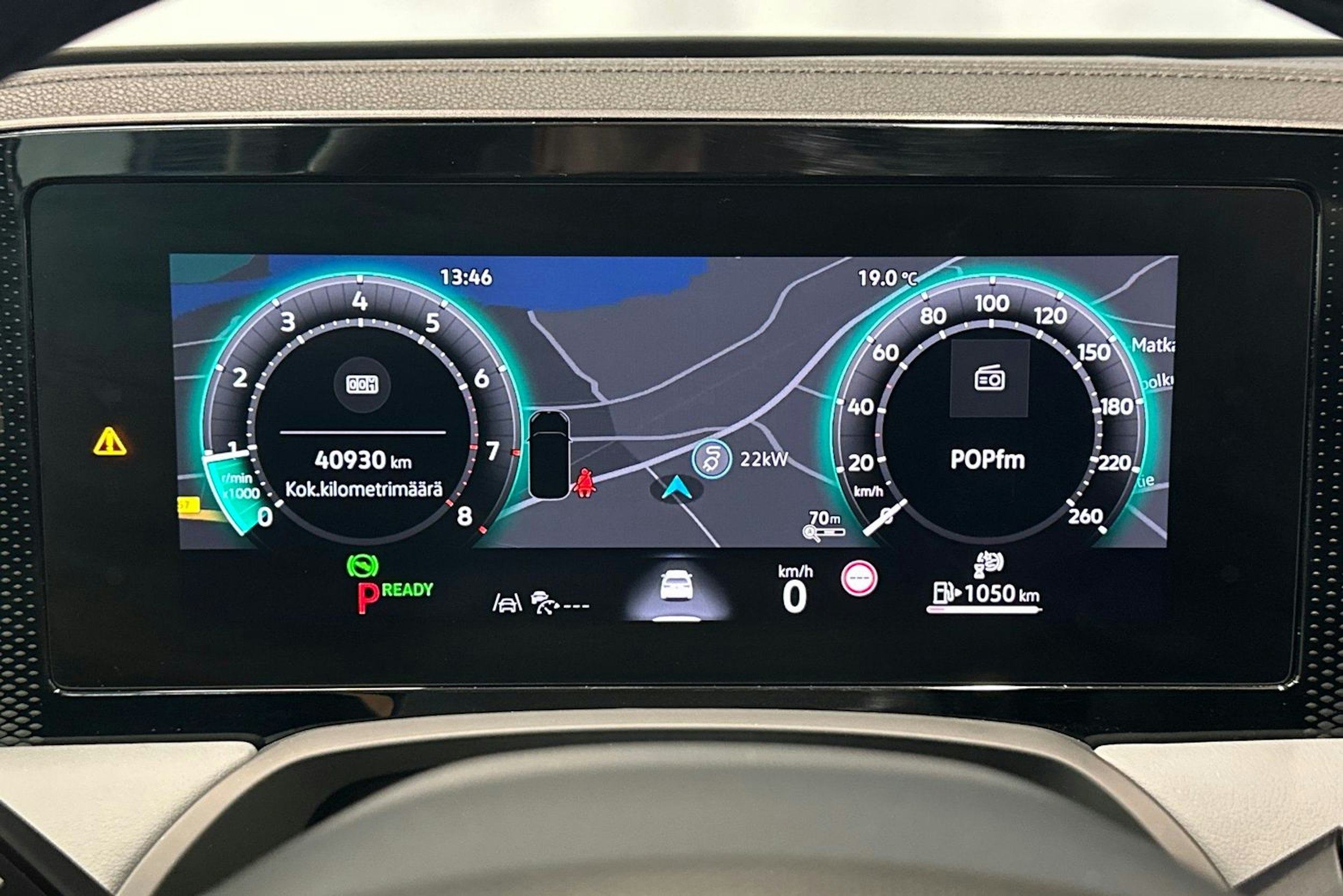 harmaa Volkswagen Passat 2024 kuva 19.